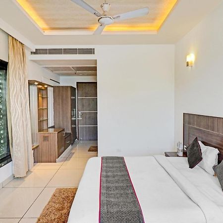 Oyo Townhouse 484 Sanskriti Hotel Delhi  Exterior foto